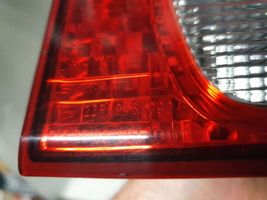 Subaru B9 Tribeca Lampy tylnej klapy bagażnika 2ZR946090