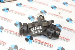 BMW 7 E65 E66 Boîtier de thermostat / thermostat 2248038