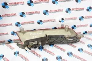 BMW 7 E65 E66 Aizmugurējais lukturis pārsegā 8379690