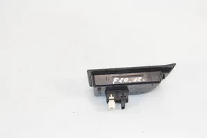 BMW 1 F20 F21 AUX-pistokeliitin 105026812