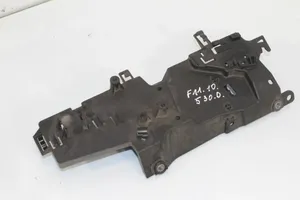 BMW 5 F10 F11 Autres pièces compartiment moteur 7806494