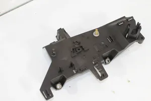 BMW 3 F30 F35 F31 Kita variklio skyriaus detalė 7811112