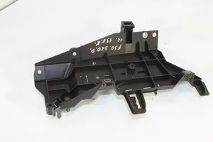 BMW 3 F30 F35 F31 Kita variklio skyriaus detalė 7811112