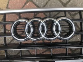 Audi Q3 8U Grotelės viršutinės 8U0853653M