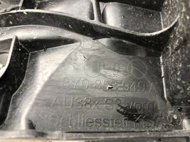 Audi A3 8Y Etupuskurin ylempi jäähdytinsäleikkö 8Y0853949A