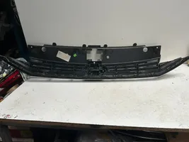 Volkswagen PASSAT B8 Etupuskurin ylempi jäähdytinsäleikkö 3G0853651A