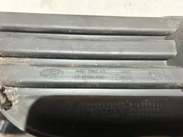 Ford Focus Etupuskurin alempi jäähdytinsäleikkö 4M5119952AE