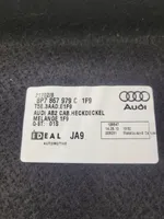Audi A3 S3 8P Takaluukun alaosan verhoilu 8P7867979C