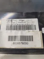 Seat Exeo (3R) USB-pistokeliitin 8E0857925E