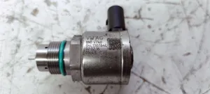 Audi A4 S4 B8 8K Regolatore di pressione del carburante 04L130764C