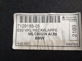 BMW 3 E92 E93 Takaluukun/tavaratilan ylempi verhoilu 