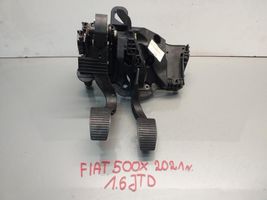 Fiat 500X Gruppo staffa di montaggio del pedale della frizione 00520490260