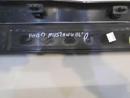 Ford Mustang V Etuoven kynnyksen suojalista 