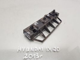 Hyundai ix20 Rear bumper mounting bracket 86616-1K000