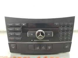 Mercedes-Benz CLK C207 A207 Panel / Radioodtwarzacz CD/DVD/GPS A2129068800