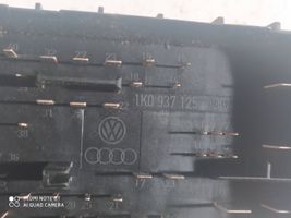 Volkswagen Touran I Module de fusibles 1K0937125