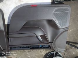 Volkswagen Touareg II Set di rivestimento sedili e portiere 