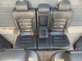 Volkswagen Touareg II Interior set 7P1867011BC