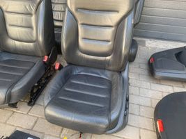 Volkswagen Touareg II Juego interior 7P1867011BC