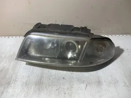 Audi A4 S4 B5 8D Lampa przednia 