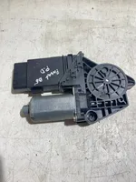 Volkswagen PASSAT B5.5 Front door window regulator motor 3B4837752