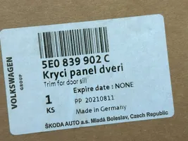 Skoda Octavia Mk3 (5E) Listwa drzwi tylnych 5E0839902C