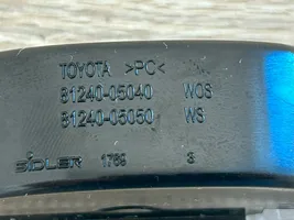Toyota Avensis T250 Lampka drzwi przednich 8124005040
