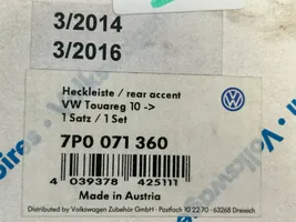 Volkswagen Touareg II Rivestimento portellone 7P0071360