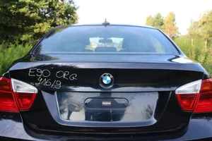 BMW M5 Takaluukun/tavaratilan kansi 