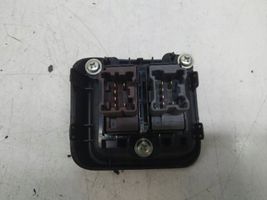 Nissan Juke I F15 Muut kytkimet/nupit/vaihtimet P13753B48300