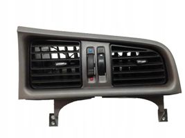 Nissan Primera Garniture, panneau de grille d'aération ŚRODKOWA 687502F900