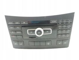Mercedes-Benz E C207 W207 Radio/CD/DVD/GPS-pääyksikkö A2129006014