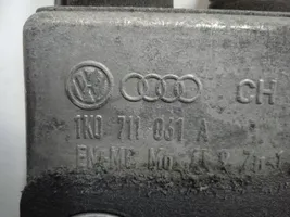 Audi A3 S3 8P Lewarek zmiany biegów / górny 1K0711061A