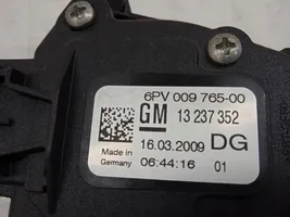 Opel Insignia A Pedał gazu / przyspieszenia 13237352