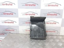 Audi Q3 8U Dangtelis saugiklių dėžės 1K0937132F