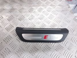 Audi Q3 8U Garniture de jupe latérale arrière 8U0853375