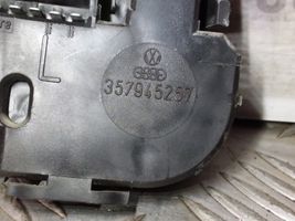 Volkswagen PASSAT B3 Element lampy tylnej 357945257