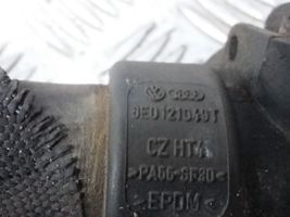 Audi A4 S4 B7 8E 8H Moottorin vesijäähdytyksen putki/letku 8E0121049T