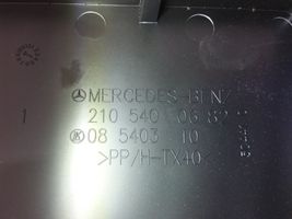 Mercedes-Benz E W210 Pokrywa skrzynki bezpieczników 2105400682