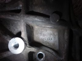 Audi A4 S4 B5 8D Generatoriaus kronšteinas 58145523B