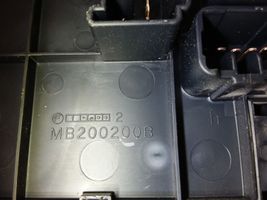 Subaru Legacy Ramka / Moduł bezpieczników 82241AG070