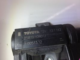 Toyota RAV 4 (XA40) Solenoidinis vožtuvas 258190R012