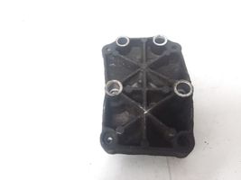 Ford Focus Staffa di montaggio del compressore dell’A/C 98FF19D624AB