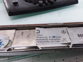 Mercedes-Benz E W211 Set di rivestimento del pannello della portiera A21168071