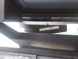 BMW 7 E38 Klimato kontrolės/ pečiuko kontrolės apdaila 8165299
