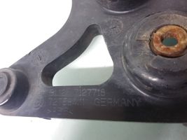 BMW 3 E90 E91 Soporte de montaje del parachoques trasero 7127718