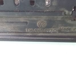 Volkswagen Bora Kolmas/lisäjarruvalo 1J6945097C