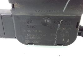 Volkswagen PASSAT B6 Motor/activador trampilla de calefacción 0132801362