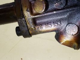 Volkswagen PASSAT B5 Bomba de aceite 058115153