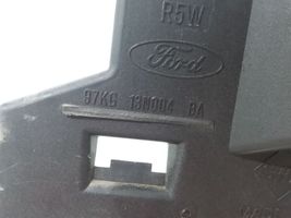 Ford Ka Takavalon polttimon suojan pidike 97KG13N004BA